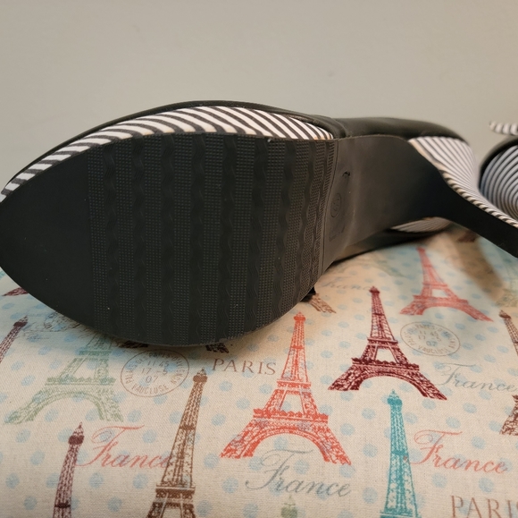 Black and white booties - Picture 4 of 6